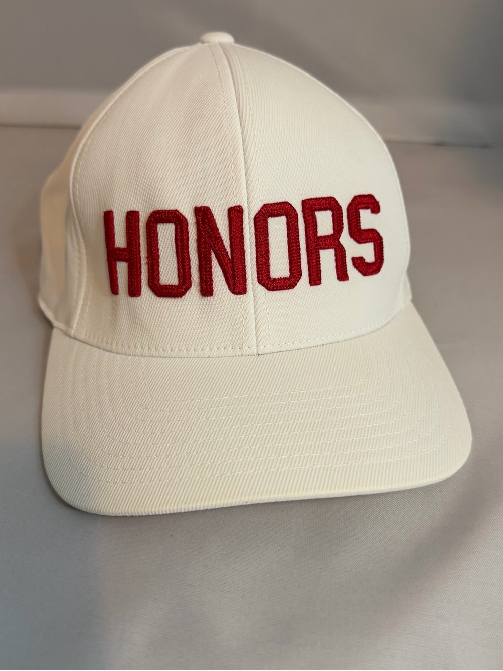 The HONORS Course White Embroidered Hat.  Gfore flex fit 110.